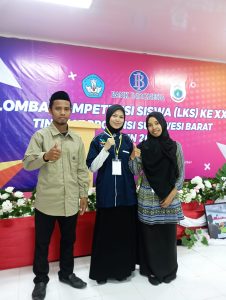 Foto. Fitriani siswa SMK Muhammadiyah Mamuju mengikuti Lomba Kompetensi siswa fashion technology di SMK Rangas Mamuju.
